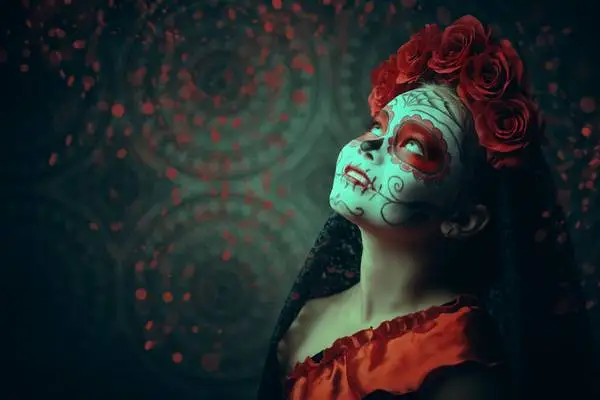 petite fille en catrina pour le jour des morts au Mexique