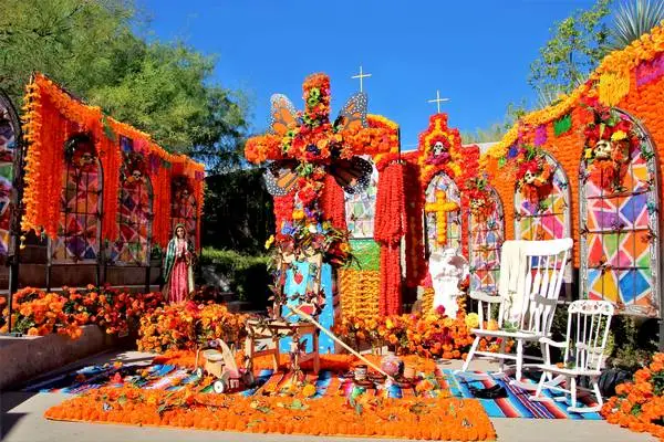 offrande-cimetiere-dia-muertos offrande dans un cimetière pour le jour des morts au Mexique