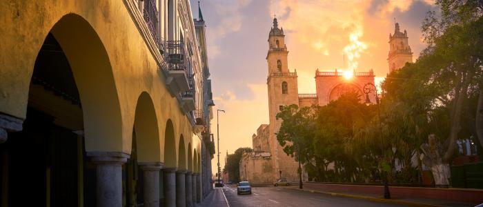 Magnifique couchée de soleil sur la ville de Mérida