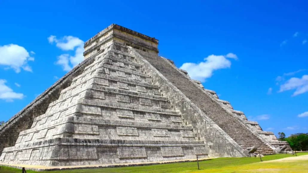 Chichen Itza Kukulkan Les mystères des Sites Mayas du Mexique : Un voyage Fascinant avec Hola Mexique