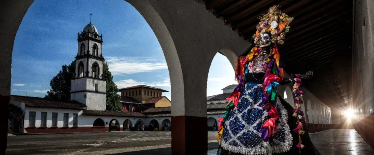 catrina dans un village pour el dia de muertos