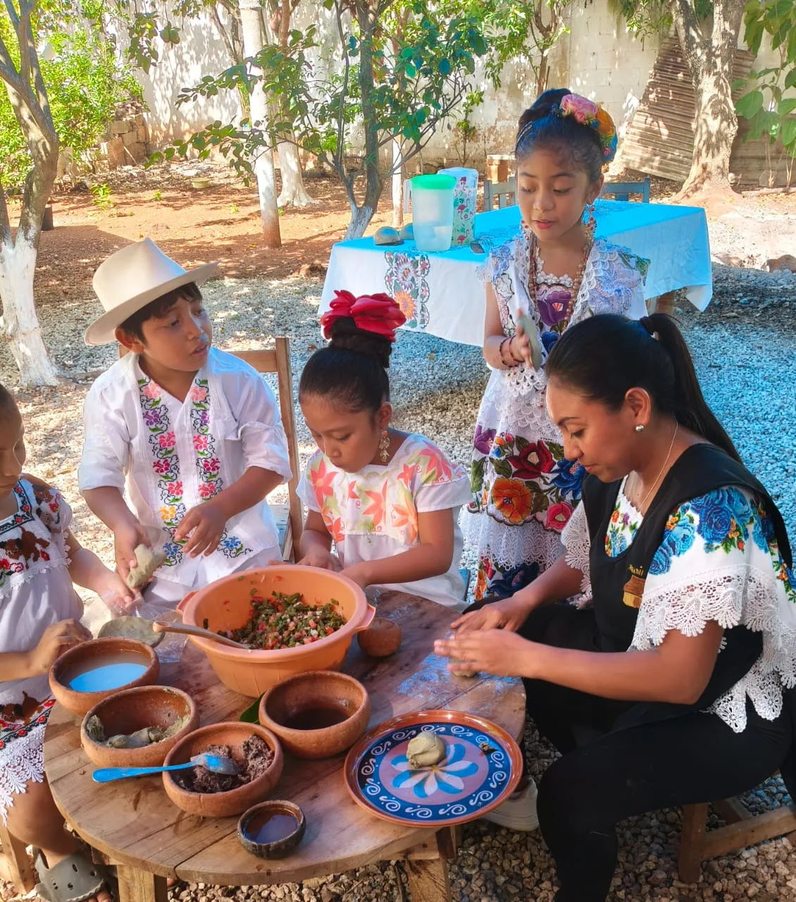 Rencontre authentique avec Gladys dans une communauté maya locale