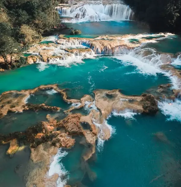 cascades agua azul vue aerienne chiapas Vous partez au Chiapas ? Les 10 lieux à ne pas manquer lors de votre voyage